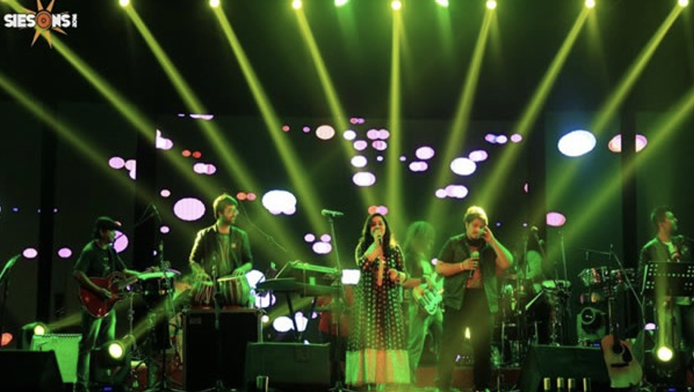 Siesons live band on stage with green beams