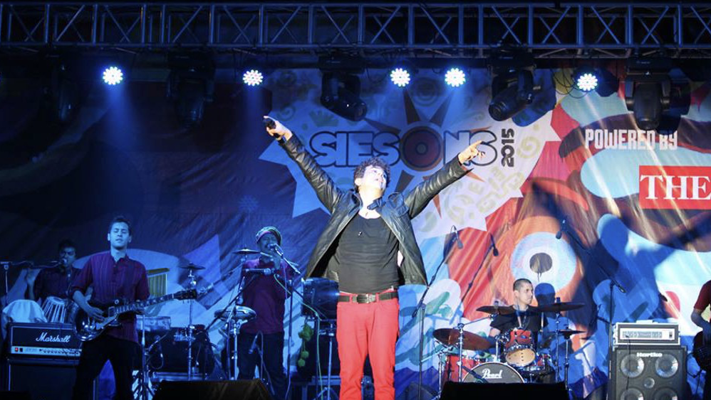 Siesons 2015 live performance