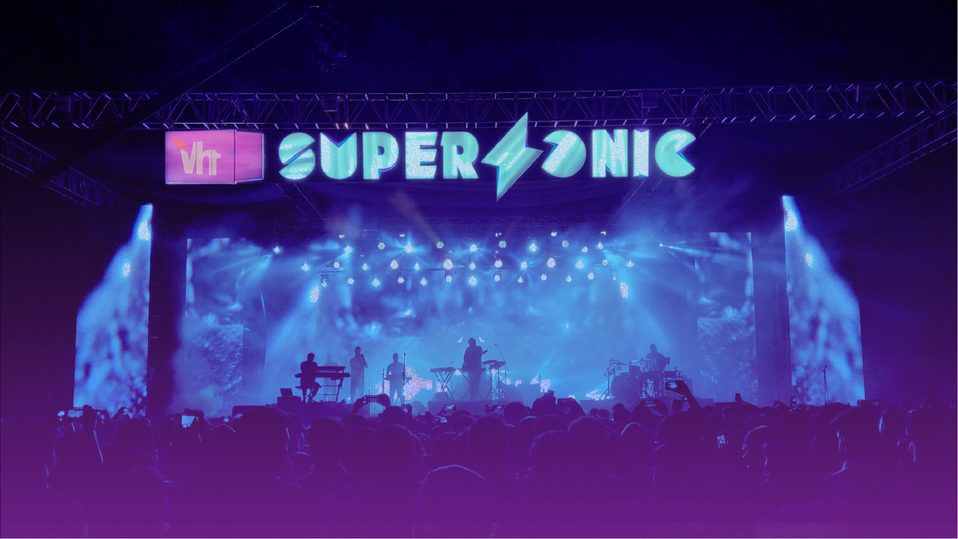 Vh1 Supersonic festival main stage at night